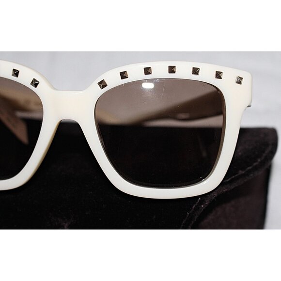 Valentino Garavani - V660SA 103 Rockstud Ivory Sunglasses, Bone w/Studs, New - Picture 6 of 10